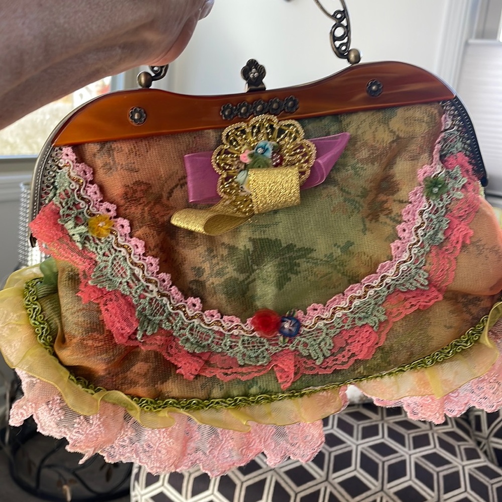 Fun and fabulous purse! One of a kind